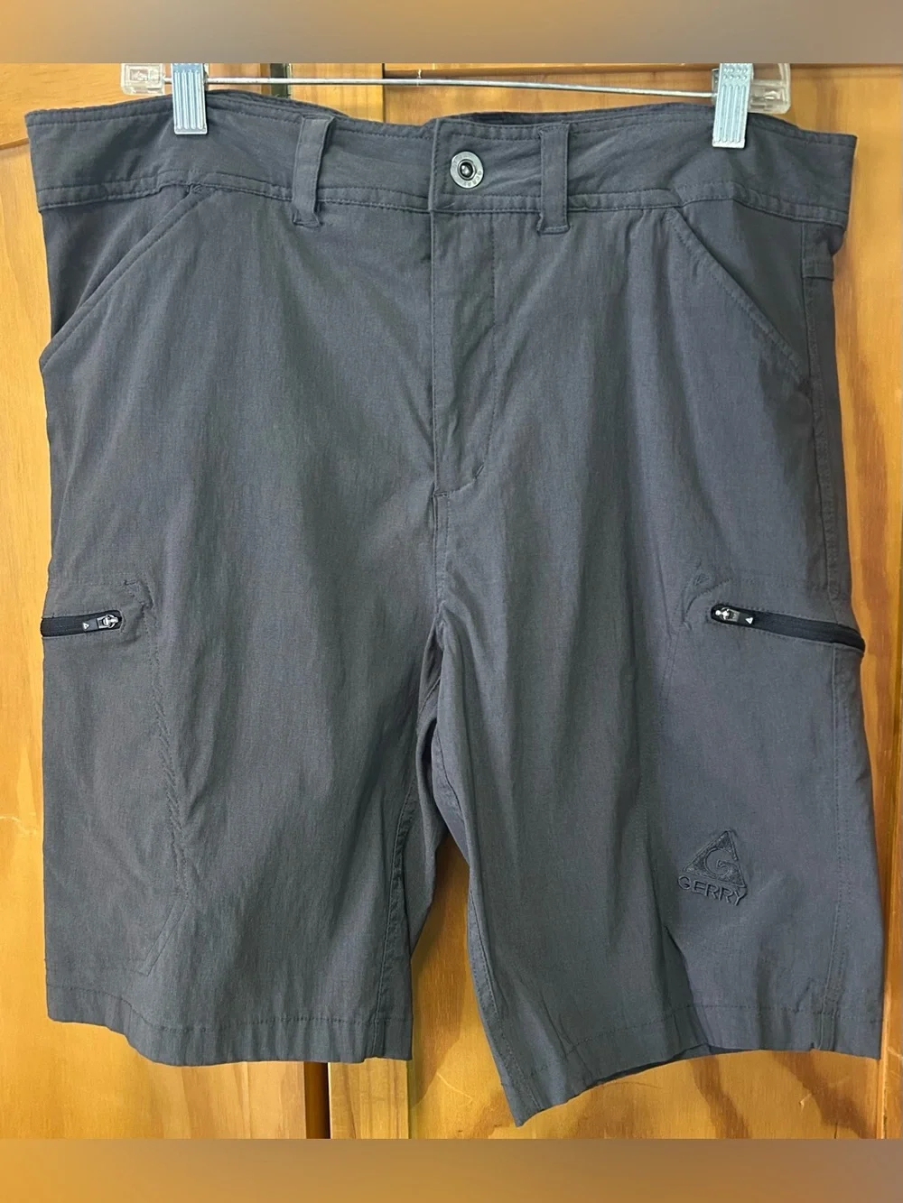 Men’s Gray Gerry Cargo shorts Size 36